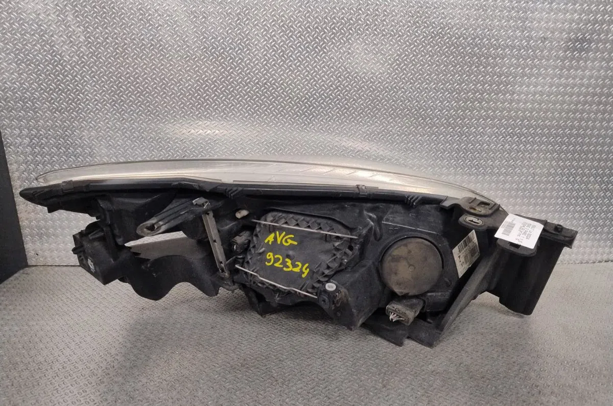 Phare gauche Renault MEGANE III 3-5 portes (BZ0-1_, B3_) 1.5 dci (bz09, bz0d, bz1w, bz29, bz14) (2009) 5 portes occasion