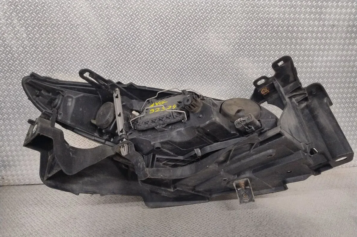 Phare gauche Renault MEGANE III 3-5 portes (BZ0-1_, B3_) 1.5 dci (bz09, bz0d, bz1w, bz29, bz14) (2009) 5 portes occasion