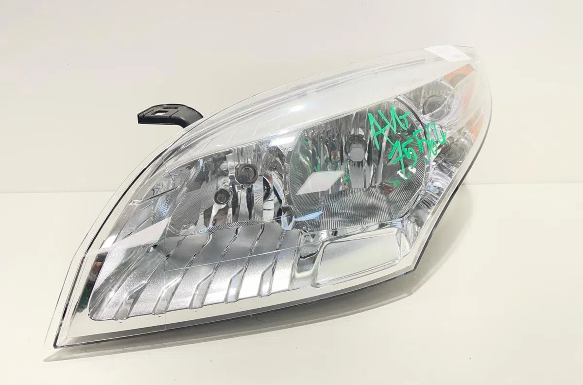 Phare gauche Renault MEGANE III 3-5 portes (BZ0-1_, B3_) 1.5 dci (bz0c) (2008-2015) 5 portes occasion