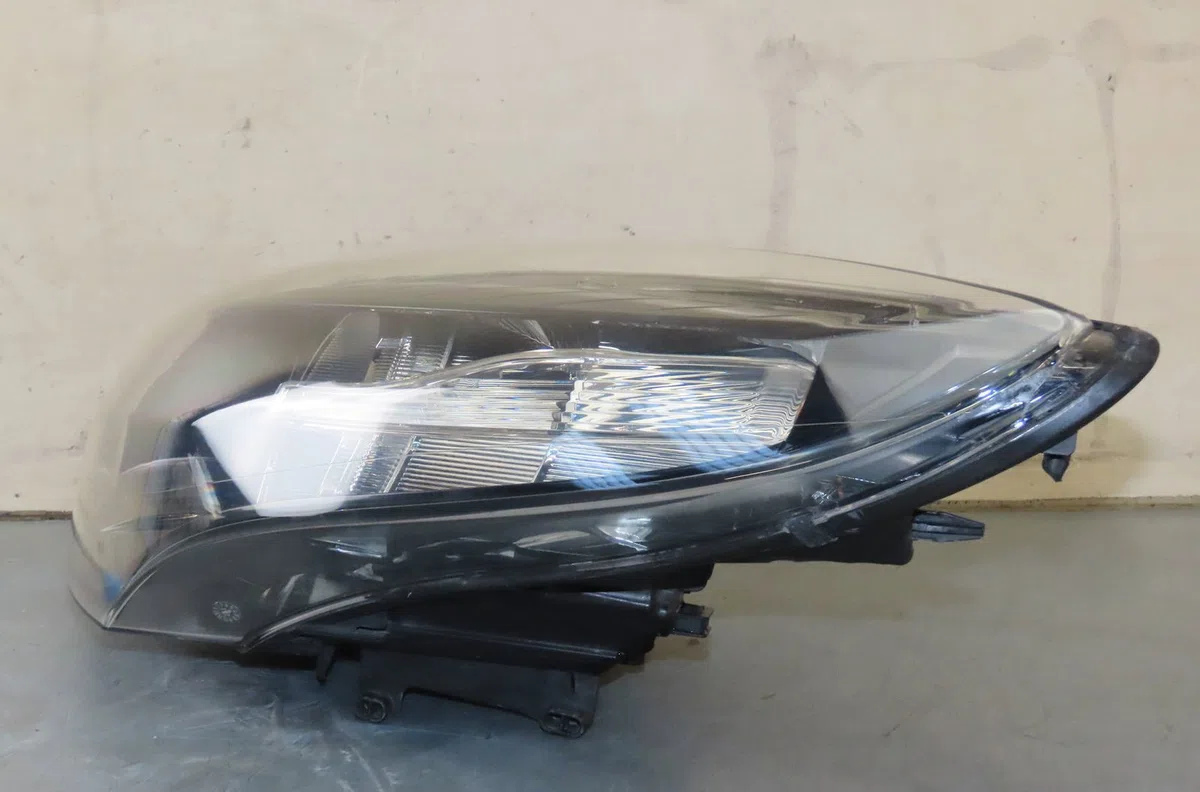 Phare gauche Renault MEGANE III 3-5 portes (BZ0-1_, B3_) 1.5 dci (bz0c) (2008-2015) 5 portes occasion