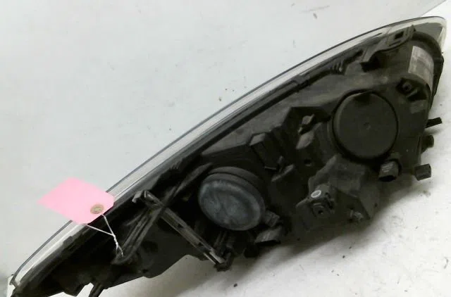 Phare gauche Renault MEGANE III 3-5 portes (BZ0-1_, B3_) 1.5 dci (bz1g, bz1w, bz0r) (2013-2015) 5 portes occasion
