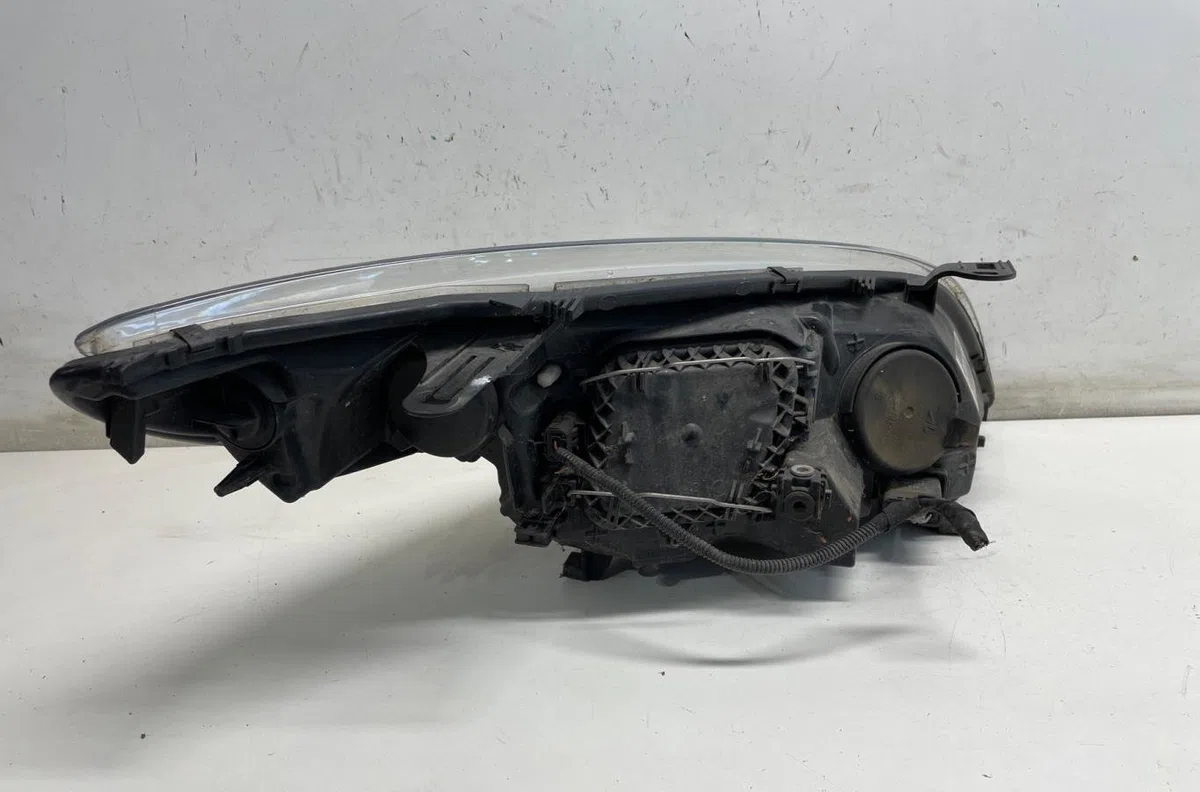 Phare gauche Renault MEGANE III Grandtour (KZ0-1) 1.5 dci (kz09, kz0d, kz1g, kz29, kz14, kz1w, kz10, kz1f,... (2009) 5 p
