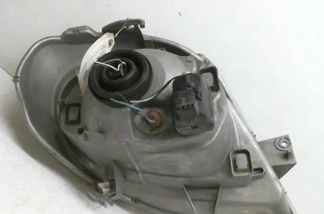 Phare gauche Renault TRAFIC II Camionnette (FL) 1.9 dci 80 (fl0b) (2001-2006) occasion
