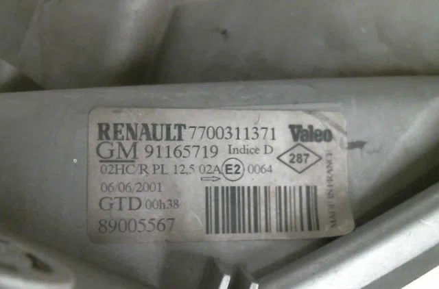 Phare gauche Renault TRAFIC II Camionnette (FL) 1.9 dci 80 (fl0b) (2001-2006) occasion