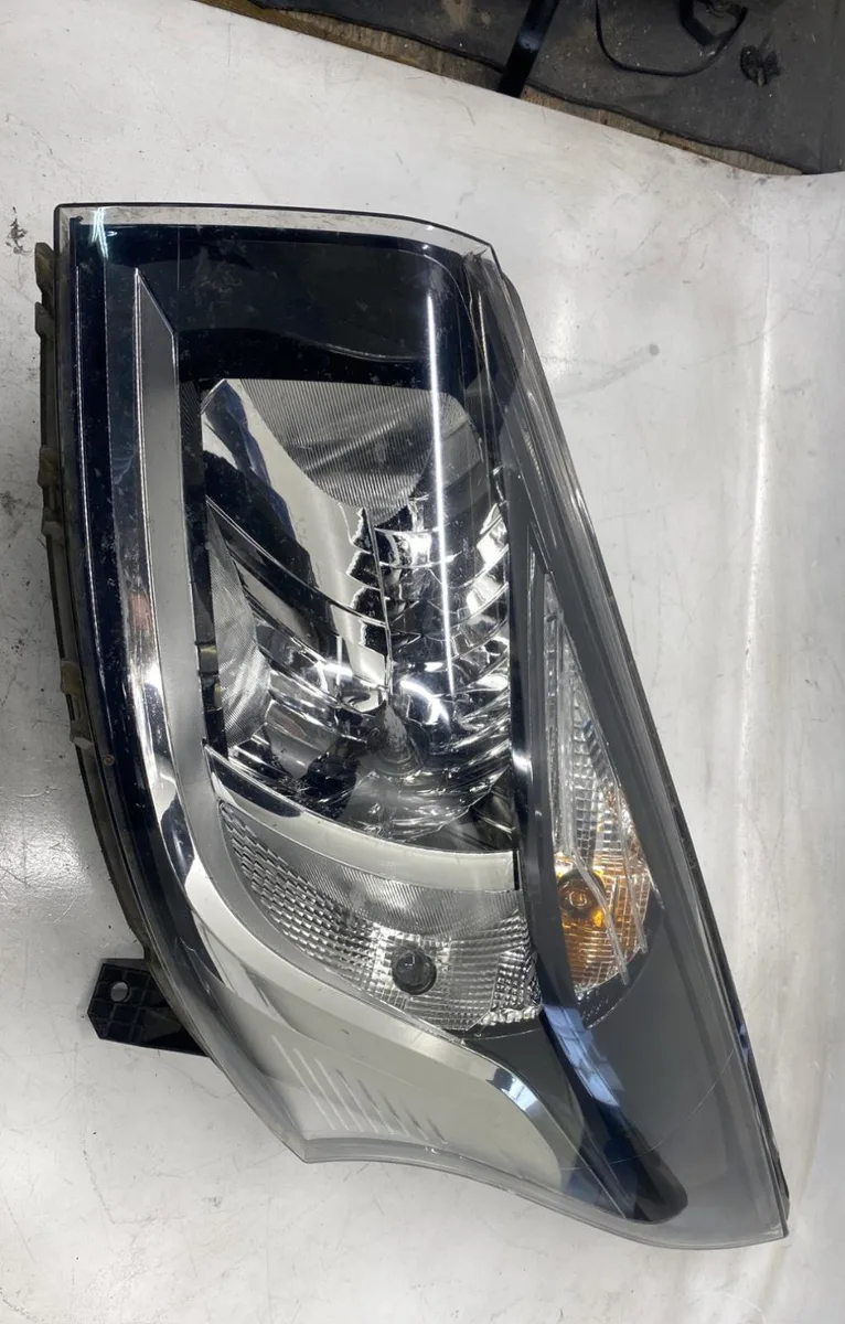 Phare gauche Renault TRAFIC III Camionnette (FG_) 1.6 dci 120 (fgmb) (2014) occasion