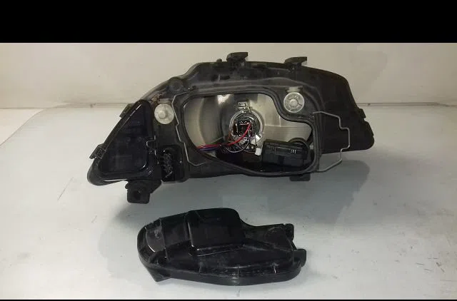 Phare gauche Seat IBIZA III (6L1) 1.4 16v (2002-2007) occasion