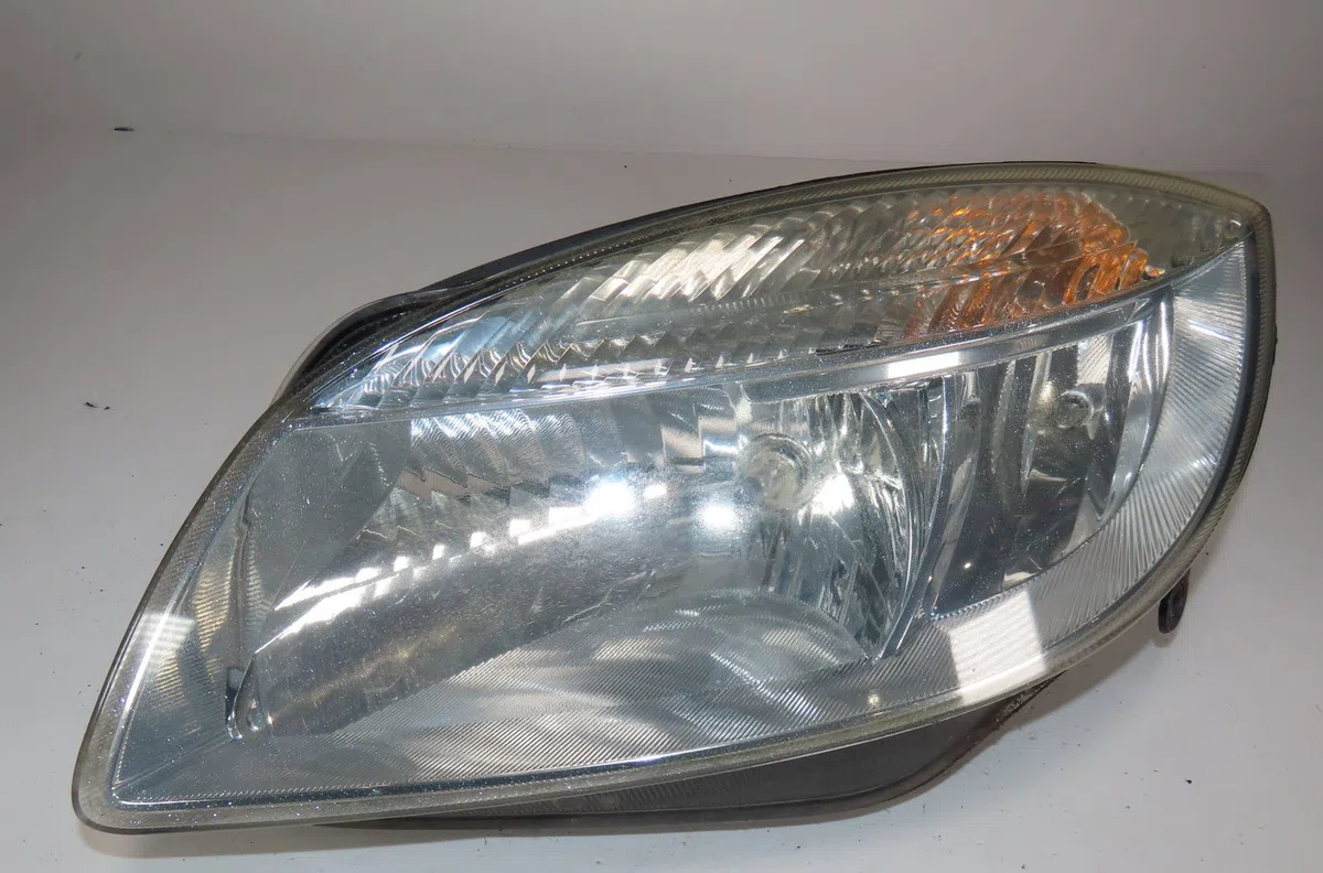 Phare gauche Skoda FABIA II (542) 1.4 tdi (2007-2010) occasion