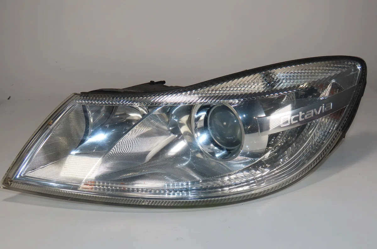 Phare gauche Skoda OCTAVIA II (1Z3) 1.6 tdi (2009-2013) occasion