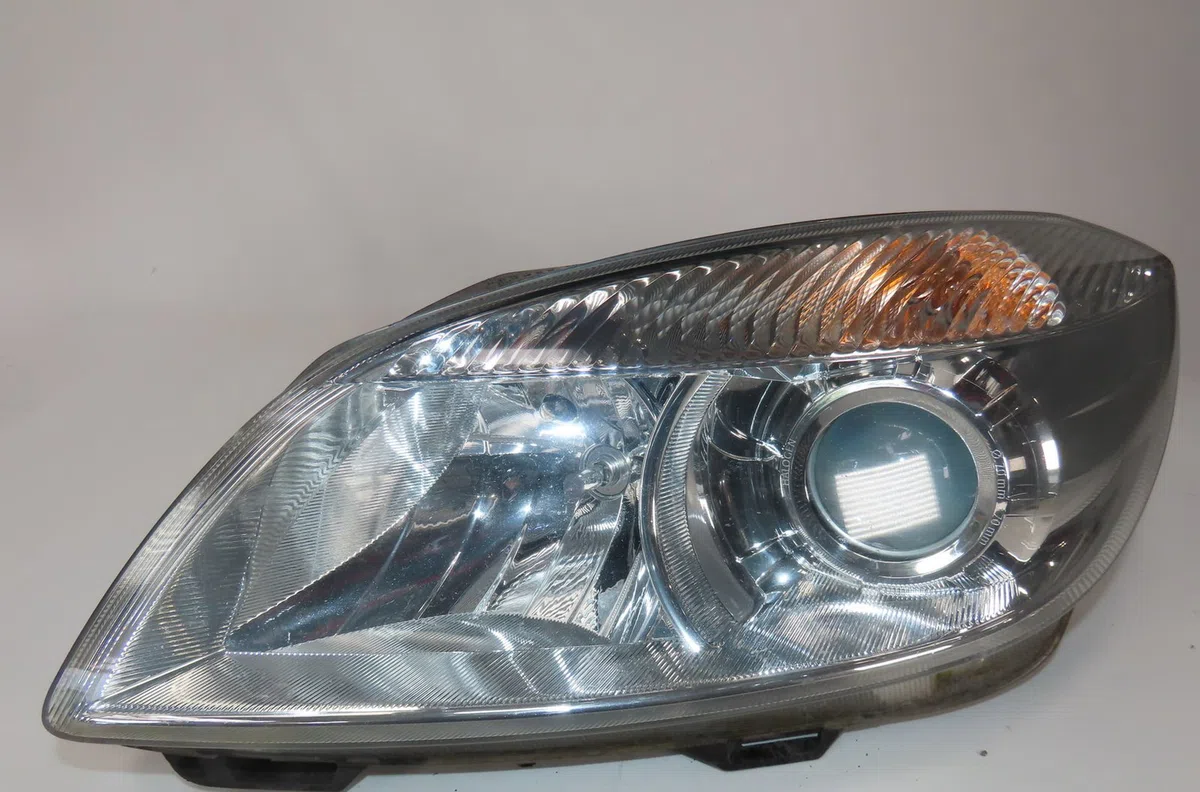Phare gauche Skoda ROOMSTER (5J7) 1.6 tdi (2010-2015) occasion