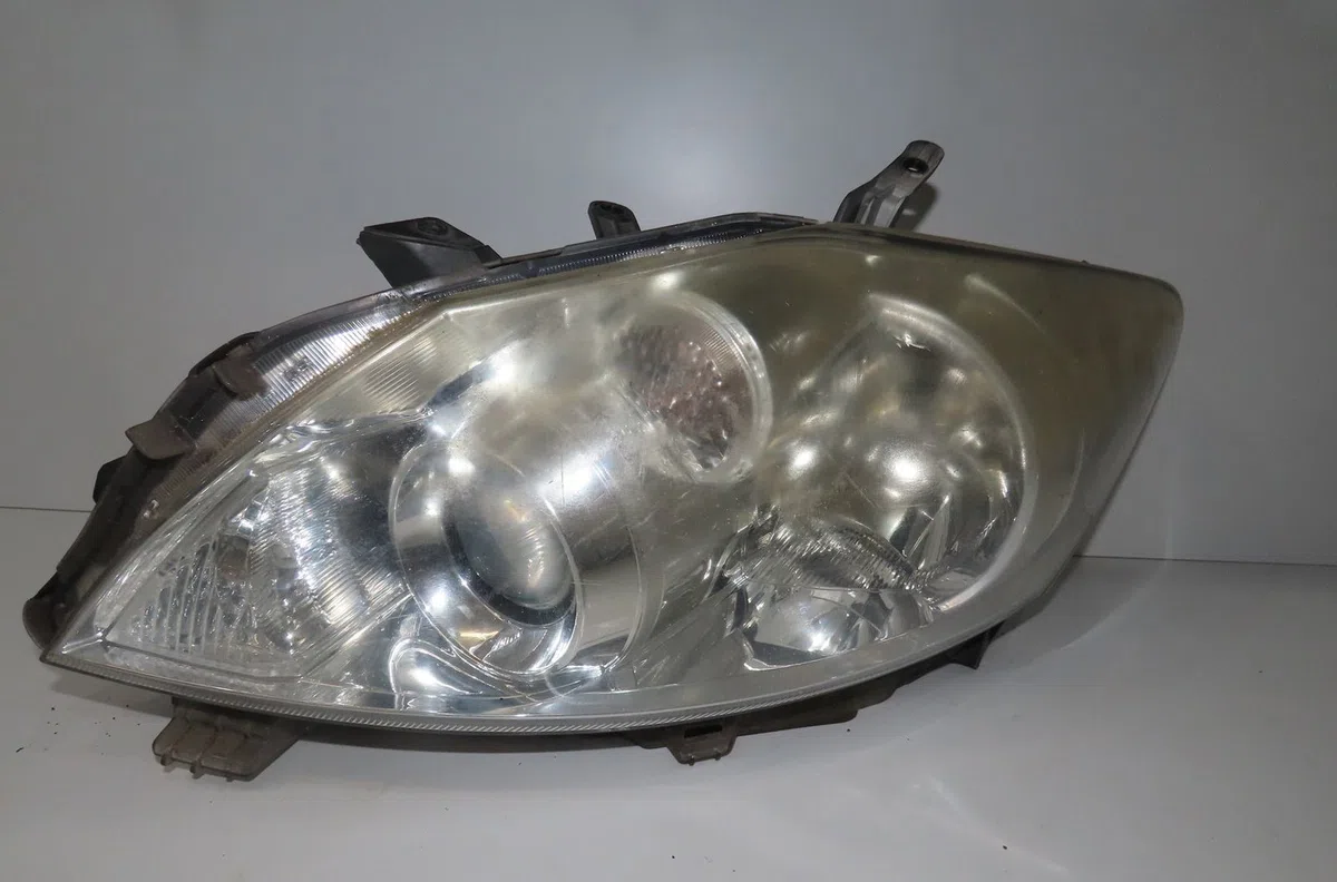 Phare gauche Toyota AURIS (_E15_) 1.4 d-4d (nde150_) (2007-2012) 3 portes occasion