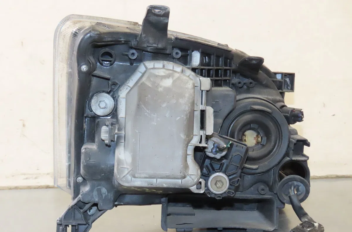 Phare gauche Toyota AVENSIS Break (_T25_) 2.0 d-4d (cdt250_) (2003-2008) occasion