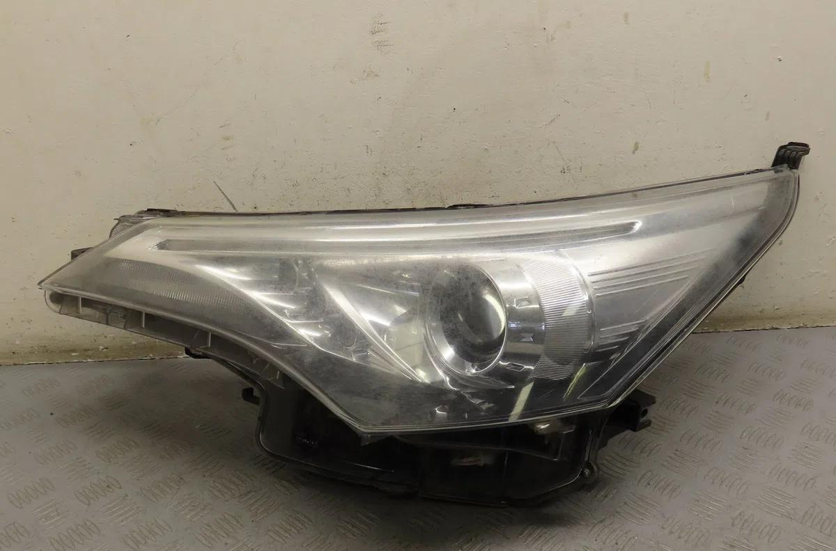 Phare gauche Toyota AVENSIS Break (_T27_) 1.6 d4-d (wwt270_) (2015-2018) occasion