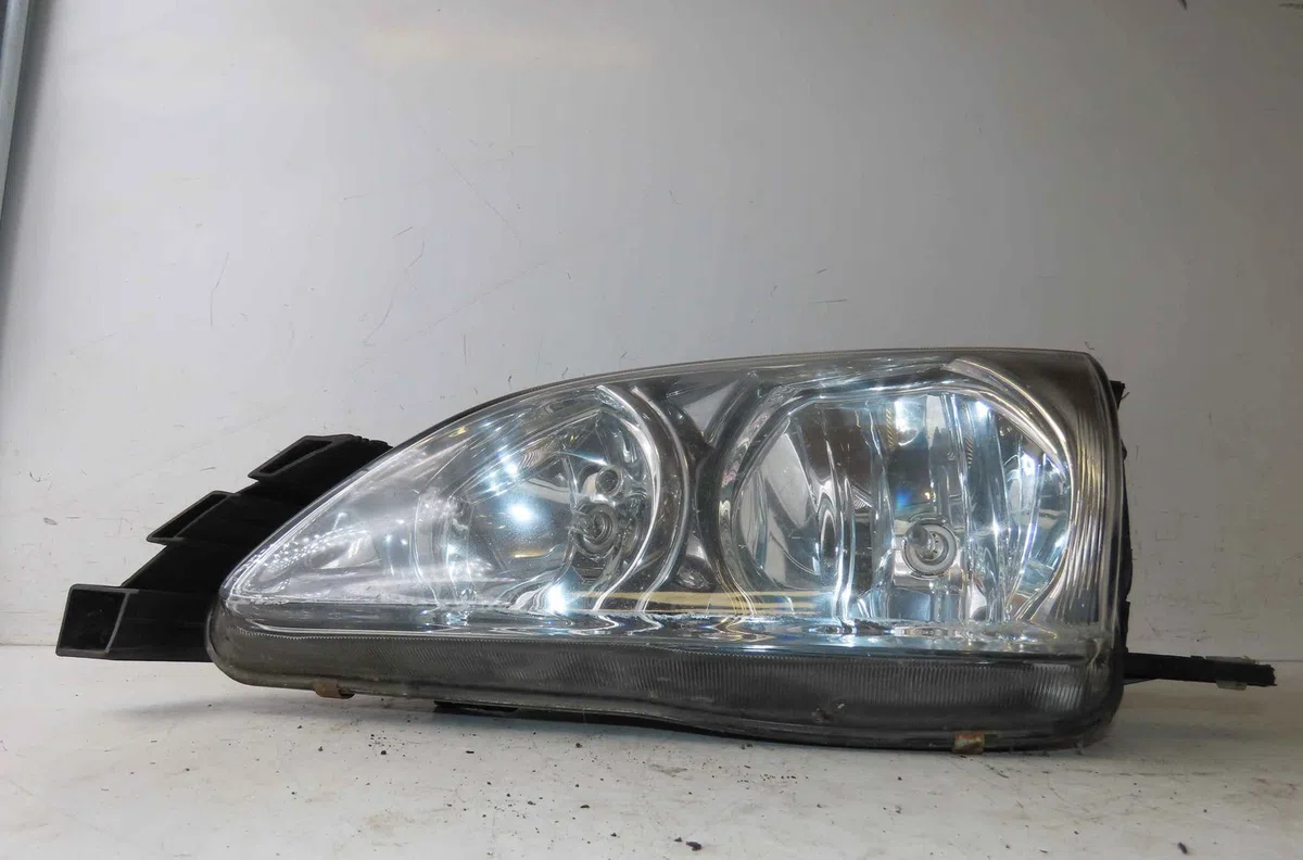 Phare gauche TOYOTA AVENSIS I occasion