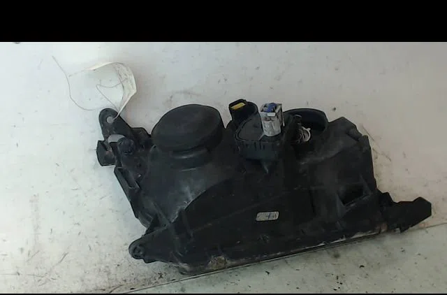 Phare gauche Toyota AVENSIS Liftback (_T22_) 2.0 td (ct220_) (1997-2003) occasion