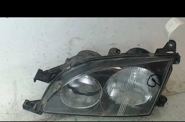 Phare gauche Toyota AVENSIS Liftback (_T22_) 2.0 td (ct220_) (1997-2003) occasion