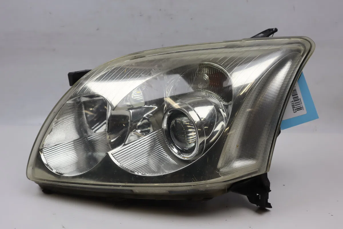 Phare gauche Toyota AVENSIS (_T25_) 2.0 d-4d (cdt250_) (2003-2008) occasion