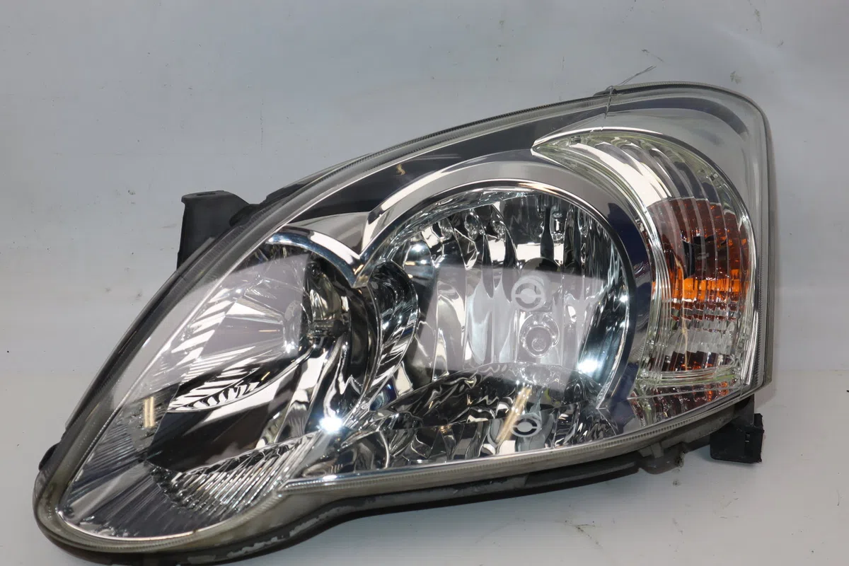 Phare gauche Toyota COROLLA (_E12_) 2.0 d-4d (cde120r_, cde120l_) (2002-2006) occasion