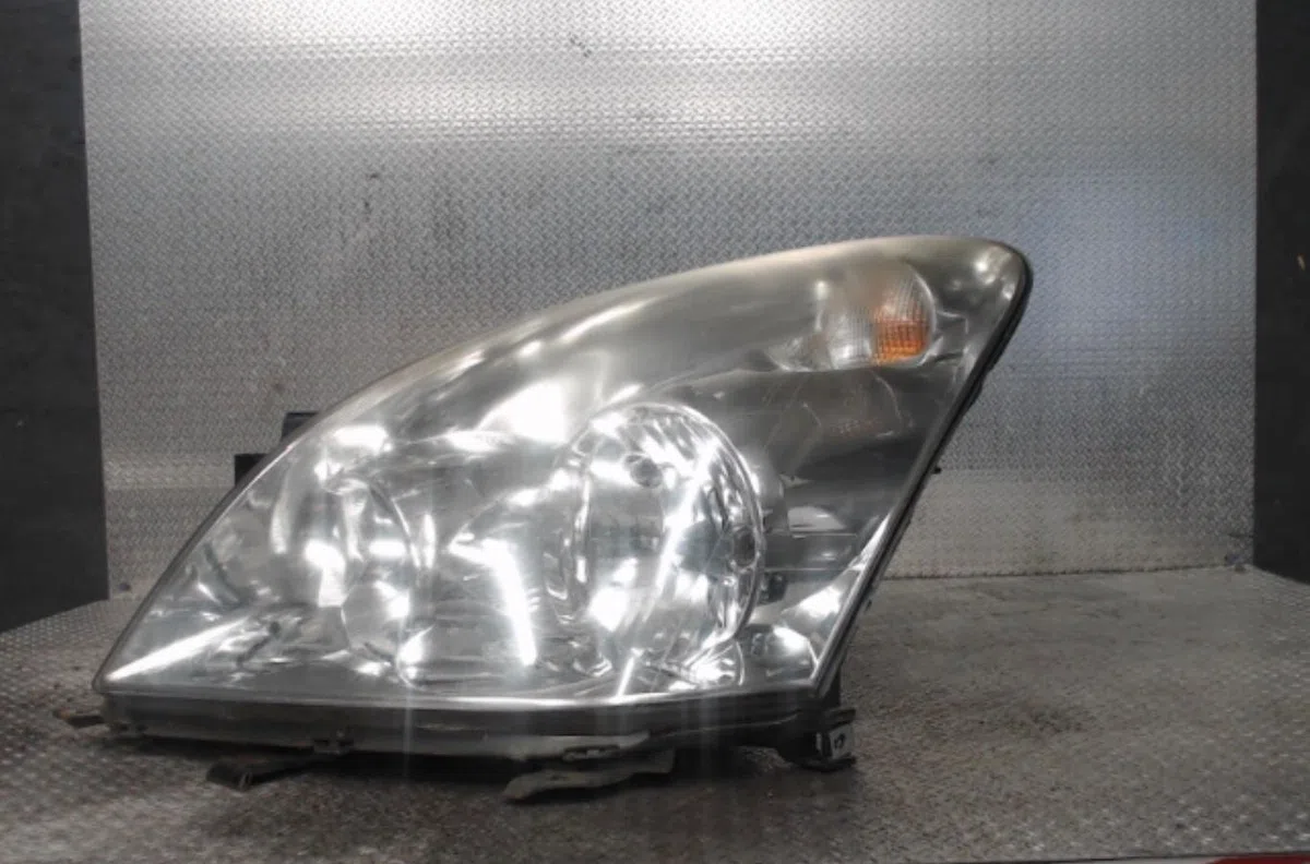 Phare gauche TOYOTA COROLLA VERSO 2  COROLLA VERSO 2 PHASE 1 occasion