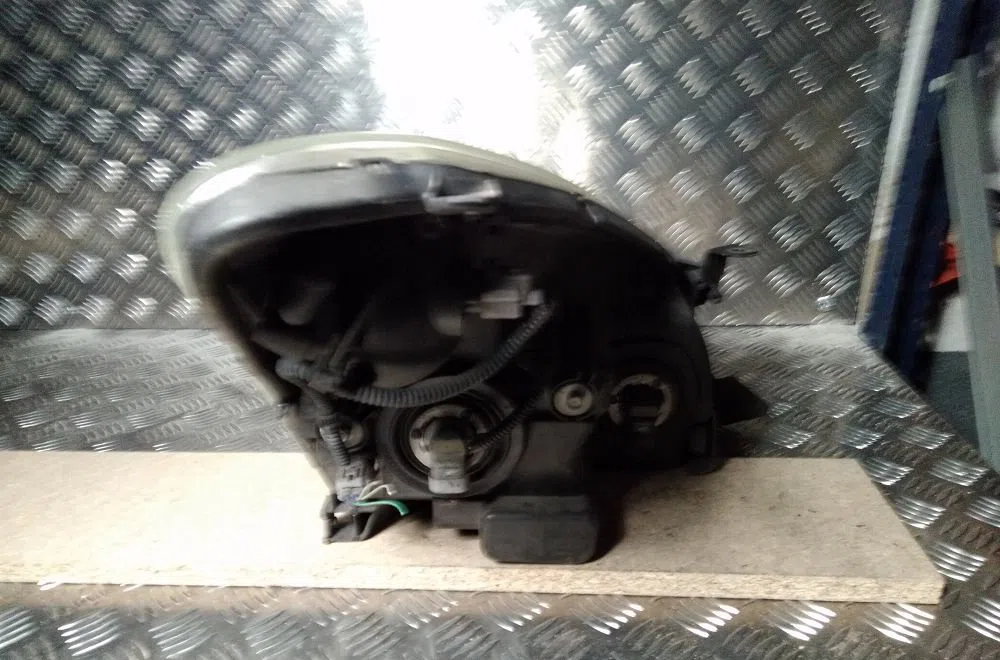 Phare gauche Toyota COROLLA Verso (ZER_, ZZE12_, R1_) 1.8 (znr11_) (2004-2009) occasion