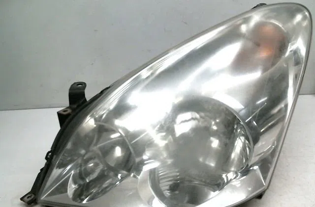 Phare gauche Toyota COROLLA Verso (ZER_, ZZE12_, R1_) 2.0 d-4d (cur10_) (2004-2009) occasion