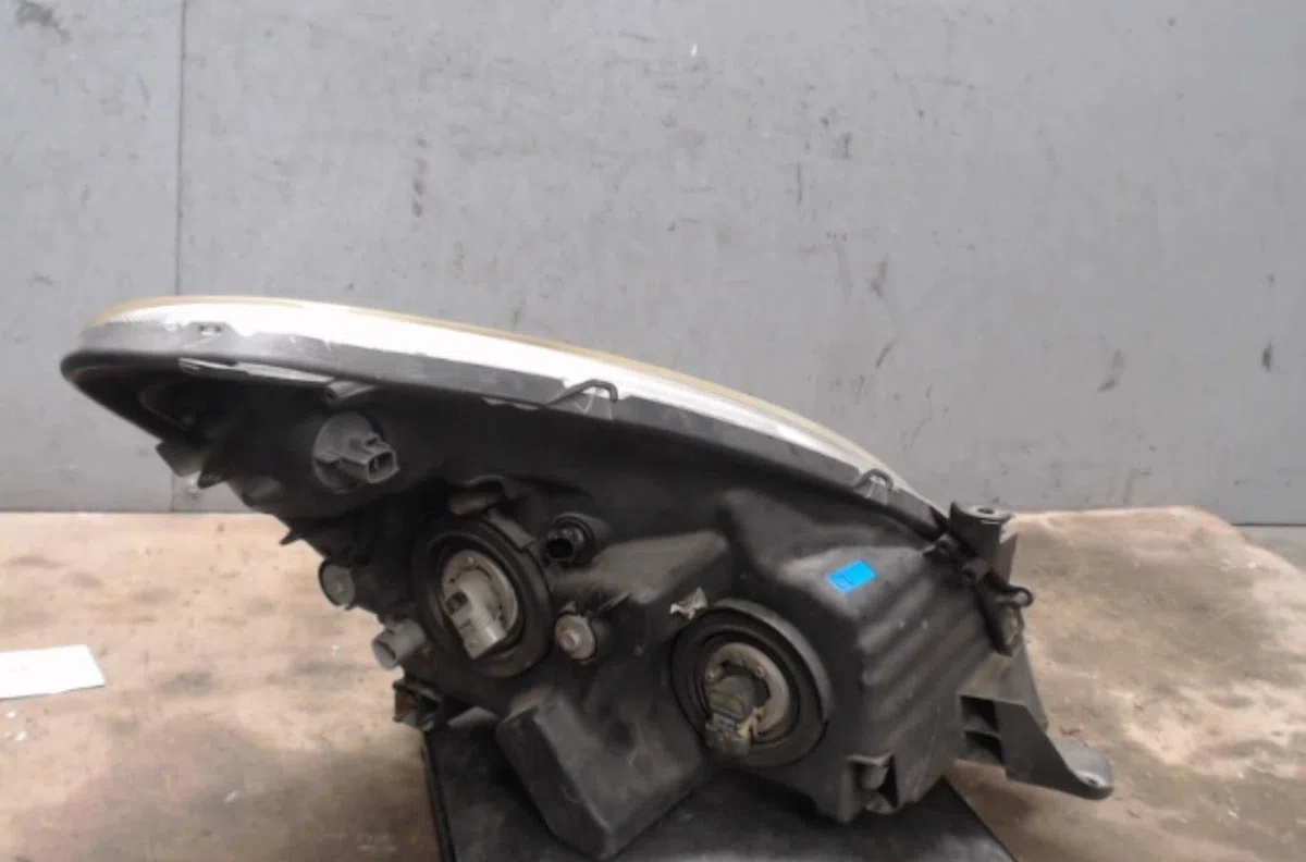 Phare gauche Toyota COROLLA Verso (ZER_, ZZE12_, R1_) 2.2 d-4d (aur10_) (2005-2009) 5 portes occasion