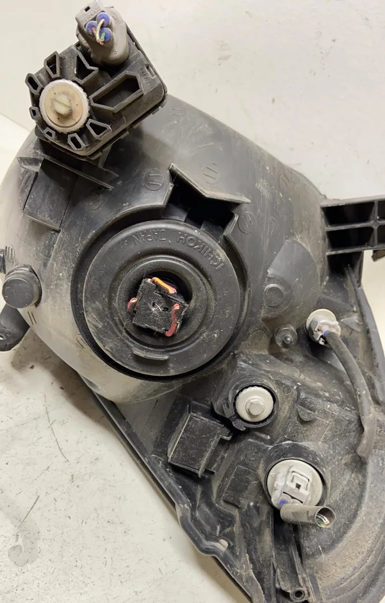 Phare gauche Toyota RAV 4 II (_A2_) 2.0 4wd (aca21, aca20) (2000-2005) occasion