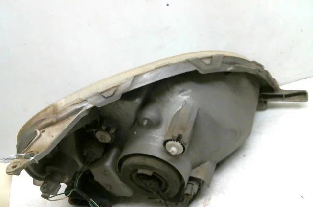 Phare gauche Toyota YARIS (_P1_) 1.3 (ncp10_, scp12_) (1999-2005) occasion
