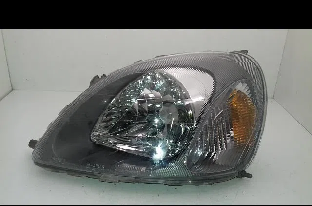 Phare gauche Toyota YARIS (_P1_) 1.3 (ncp10_, scp12_) (1999-2005) occasion