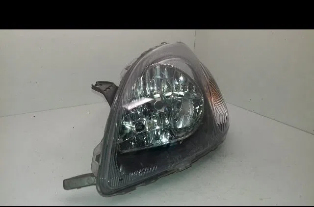 Phare gauche Toyota YARIS (_P1_) 1.3 (ncp10_, scp12_) (1999-2005) occasion