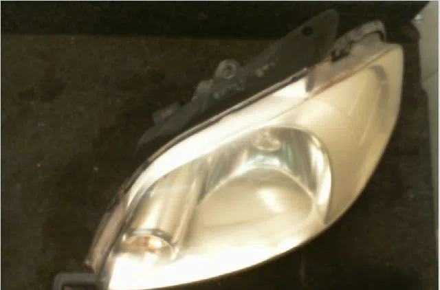 Phare gauche VOLKSWAGEN FOX  1.2i 6v 55ch occasion