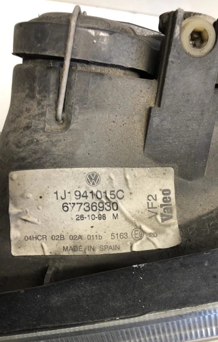 Phare gauche Volkswagen GOLF IV (1J1) 1.6 (1997-2004) occasion
