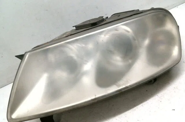 Phare gauche Volkswagen TOUAREG (7LA, 7L6, 7L7) 2.5 r5 tdi (2003-2010) occasion