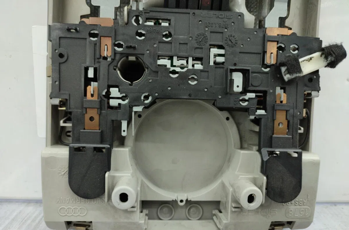 Plafonnier AUDI A4 2 AVANT PHASE 2 BREAK occasion