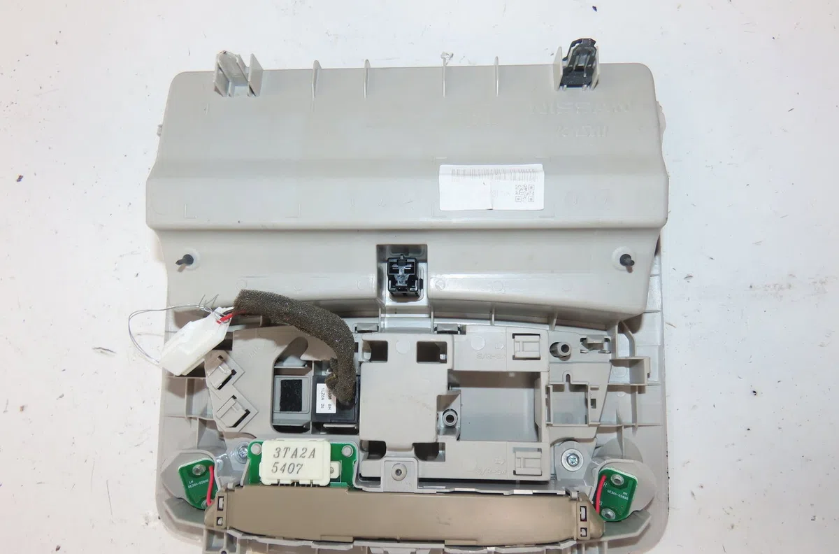 Plafonnier Nissan LEAF (ZE0) Electric (2010) occasion