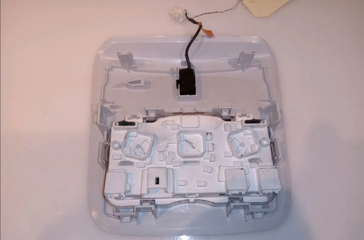 Plafonnier Peugeot 2008 I (CU_) 1.2 thp 110 - puretech 110 (2015) 5 portes occasion