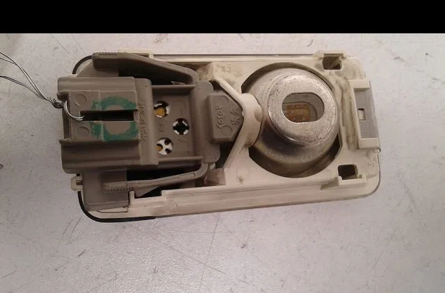 Plafonnier Peugeot 206 3-5 portes (2A-C) 1.4 i (1998-2012) 3 portes occasion