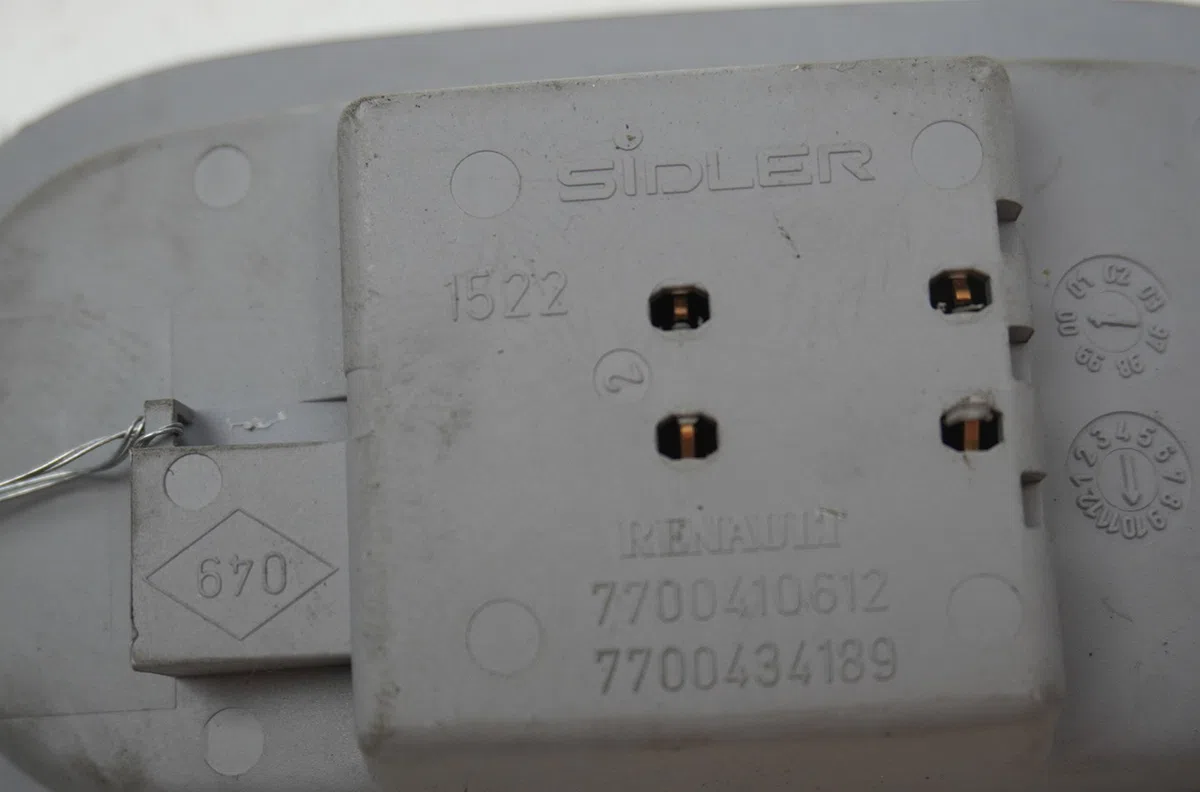 Plafonnier Renault CLIO II (BB_, CB_) 1.2 (bb0a, bb0f, bb10, bb1k, bb28, bb2d, bb2h, cb0a,... (1998-2010) 5 portes occas