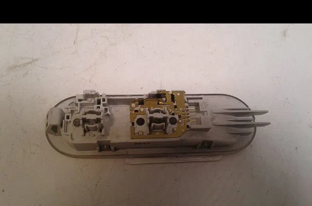 Plafonnier Renault CLIO III (BR0-1, CR0-1) 1.5 dci (2010-2014) 5 portes occasion