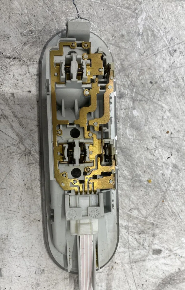 Plafonnier Renault CLIO III (BR0-1, CR0-1) 1.5 dci (c-br0g, c-br1g) (2005-2012) 5 portes occasion