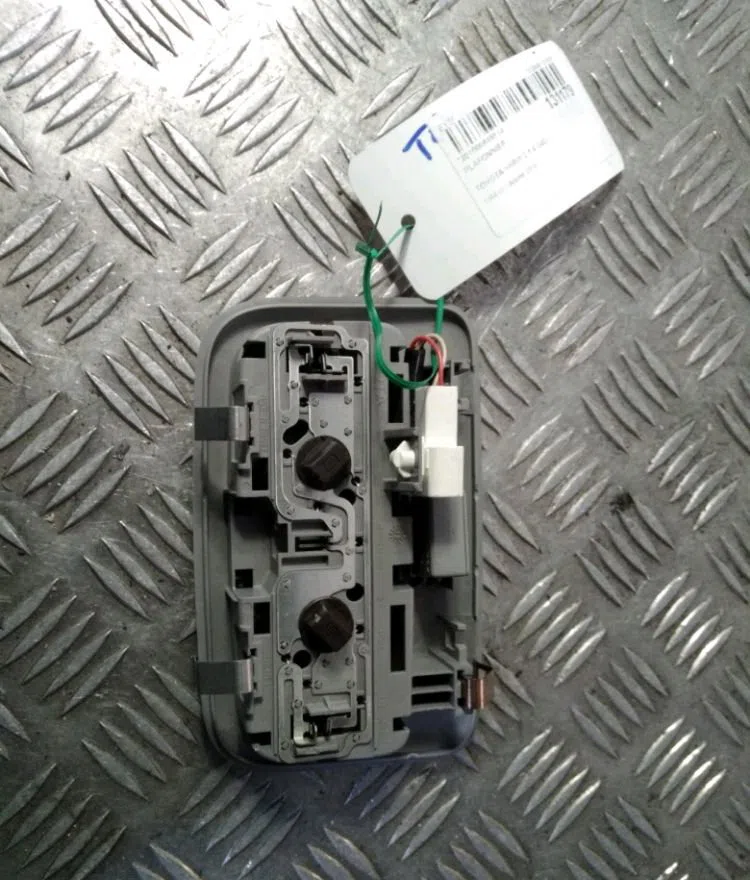 Plafonnier Toyota YARIS (_P9_) 1.4 d-4d (nlp90_) (2005-2012) occasion