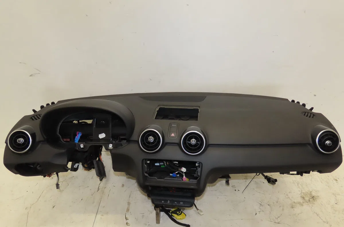 Planche de bord Audi A1 Sportback (8XA, 8XF) 1.4 tfsi (2011-2015) occasion