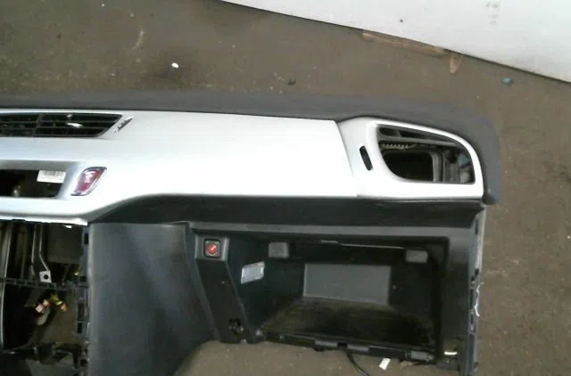 Planche de bord Citroën C3 II (SC_) 1.4 hdi 70 (sc8hzc, sc8hr0, sc8hp4) (2009) 5 portes occasion