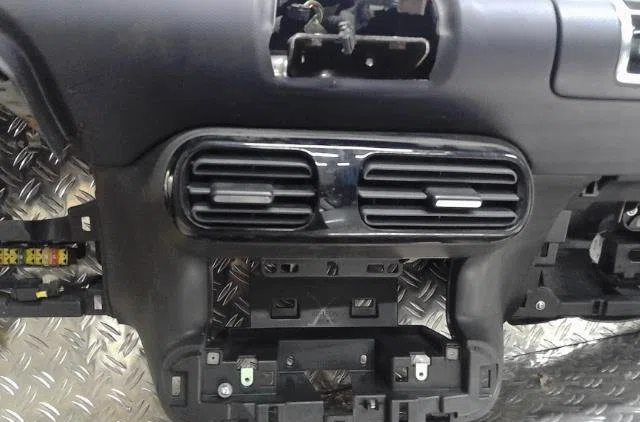 Planche de bord Citroen C4 CACTUS 1.6 bluehdi 100 (2014) occasion