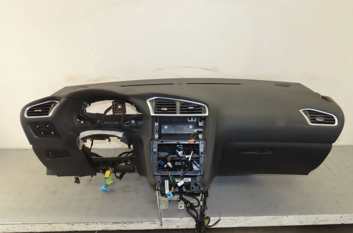 Planche de bord Citroen C4 II (NC_) 1.6 hdi 90 (2009) 5 portes occasion