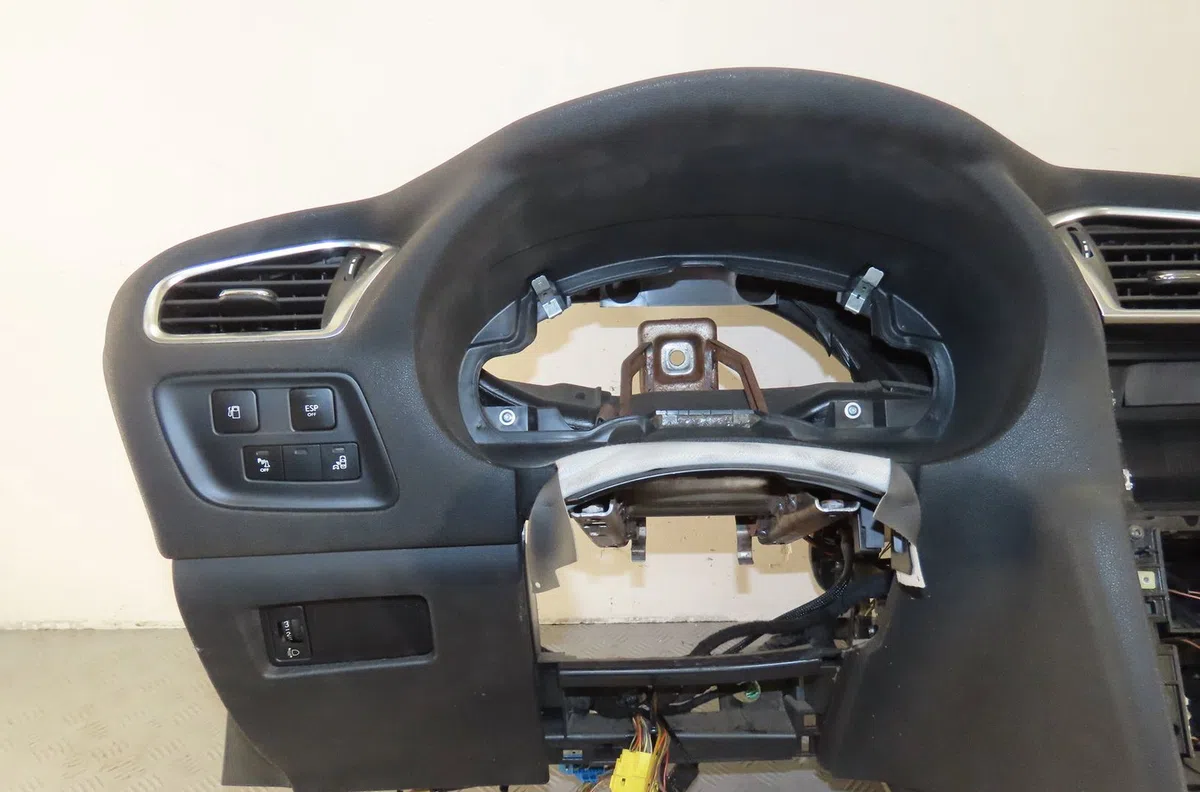 Planche de bord Citroen C4 II (NC_) 1.6 hdi 90 (2009) 5 portes occasion