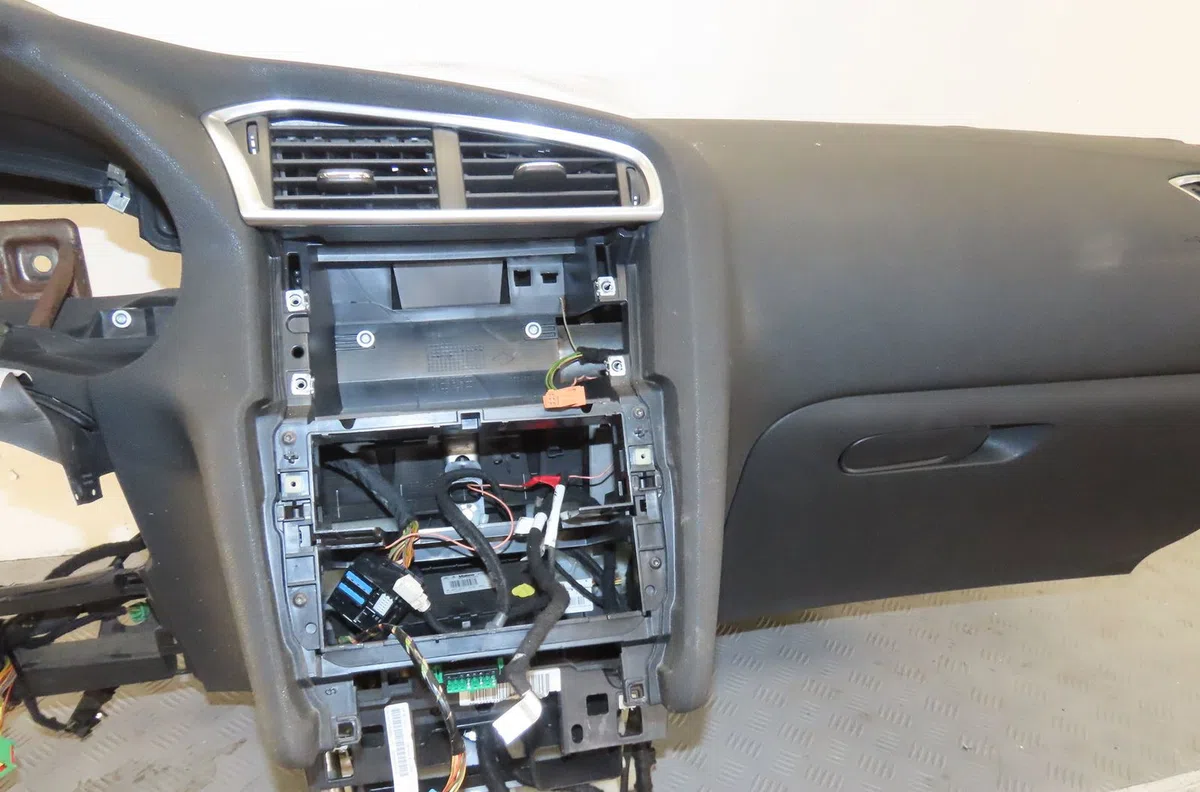 Planche de bord Citroen C4 II (NC_) 1.6 hdi 90 (2009) 5 portes occasion