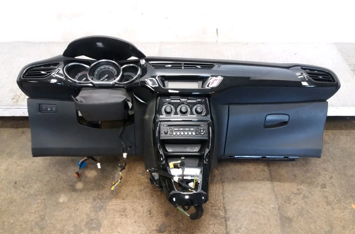Planche de bord Citroen DS3 (SA_) 1.6 hdi 90 (2009-2015) 3 portes occasion