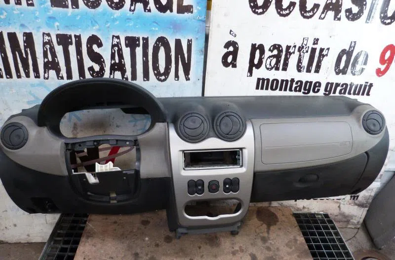 Planche de bord DACIA SANDERO 1 occasion