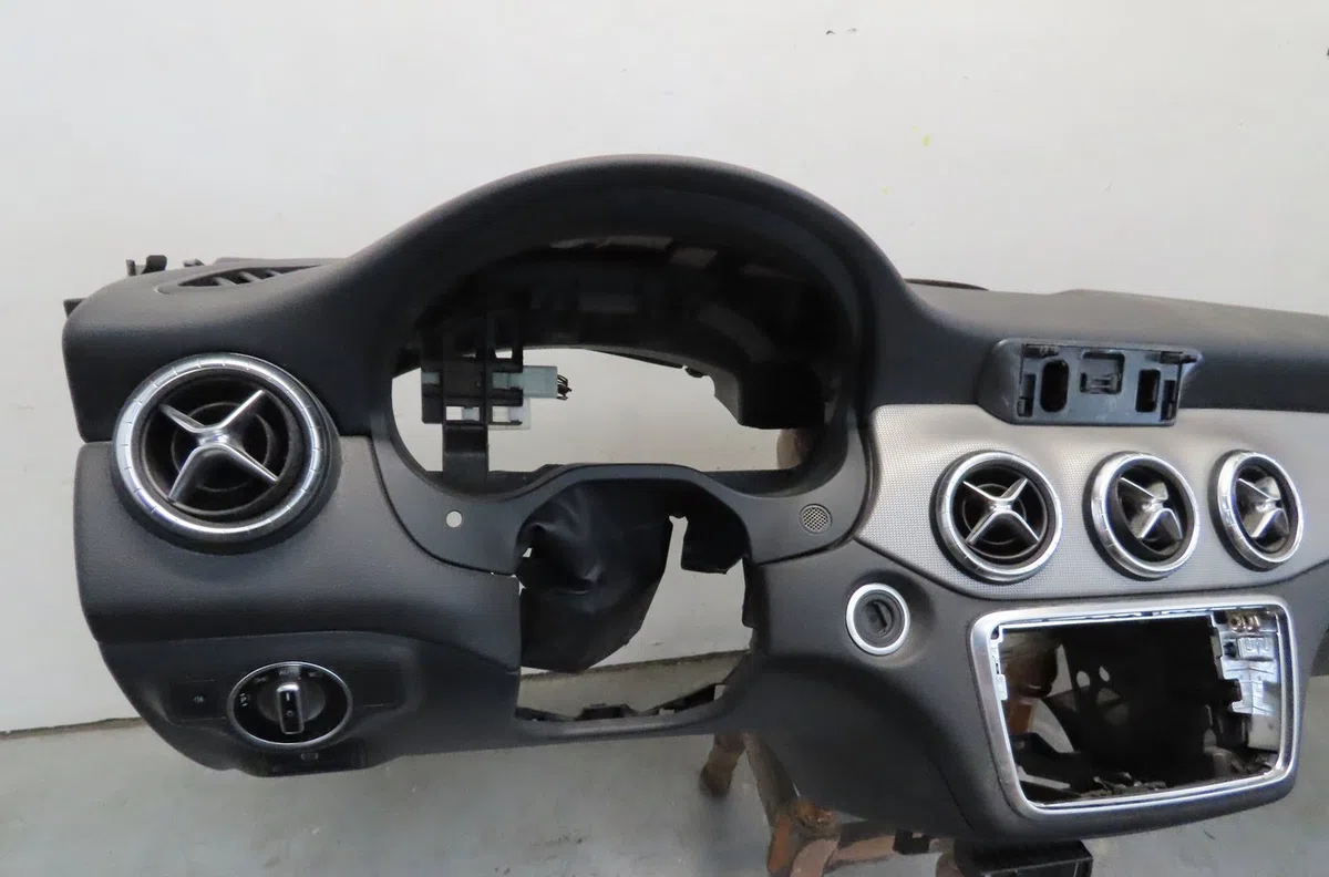Planche de bord Mercedes-benz CLA Shooting Brake (X117) Cla 180 (117.942) (2015-2019) occasion