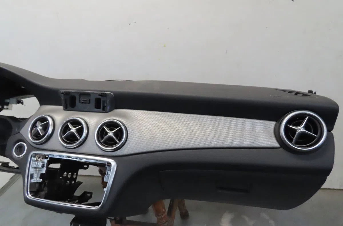 Planche de bord Mercedes-benz CLA Shooting Brake (X117) Cla 180 (117.942) (2015-2019) occasion